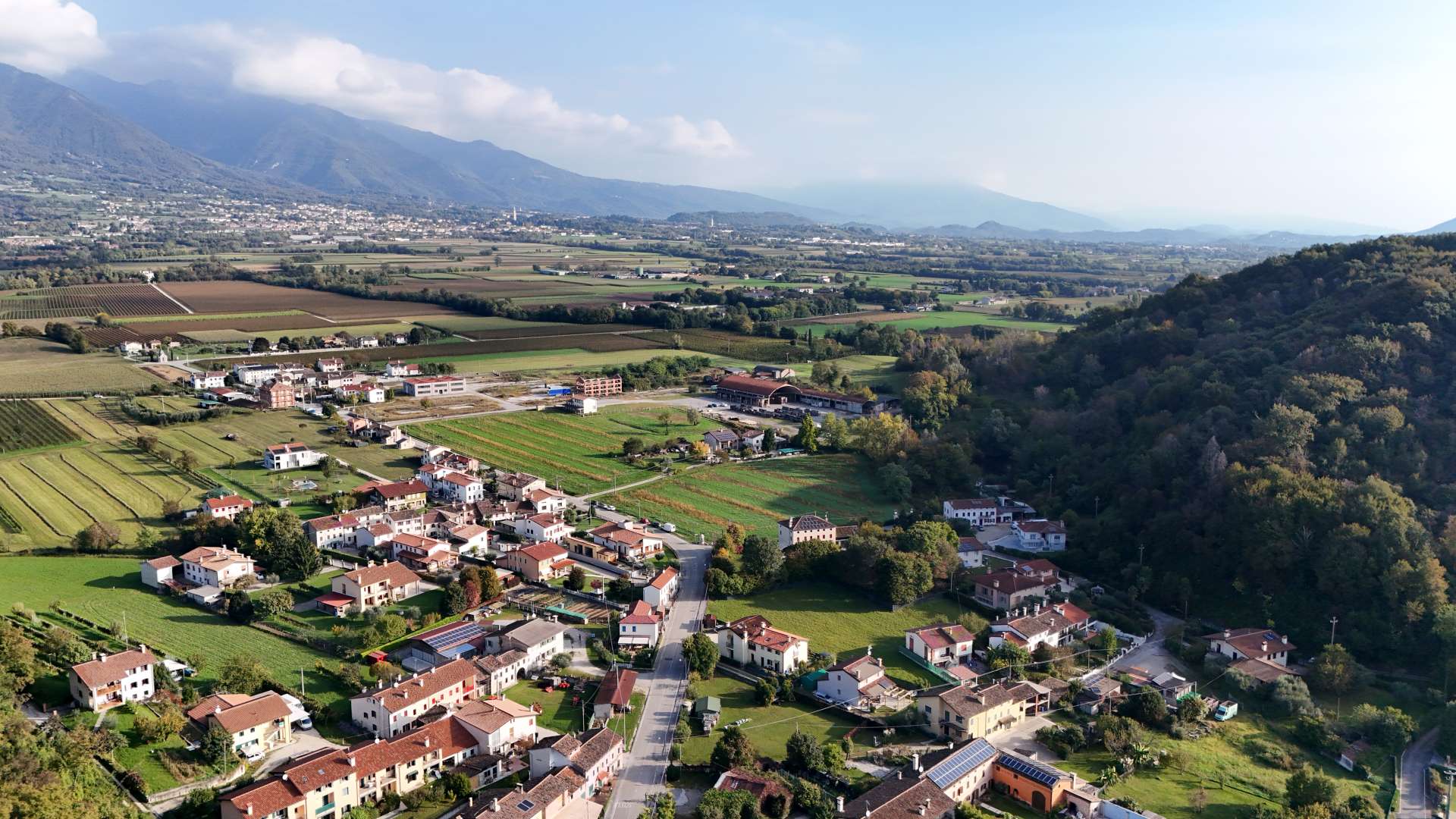 Vista panoramica dal B&B Da Deki verso Monte Grappa, San Zenone degli Ezzelini