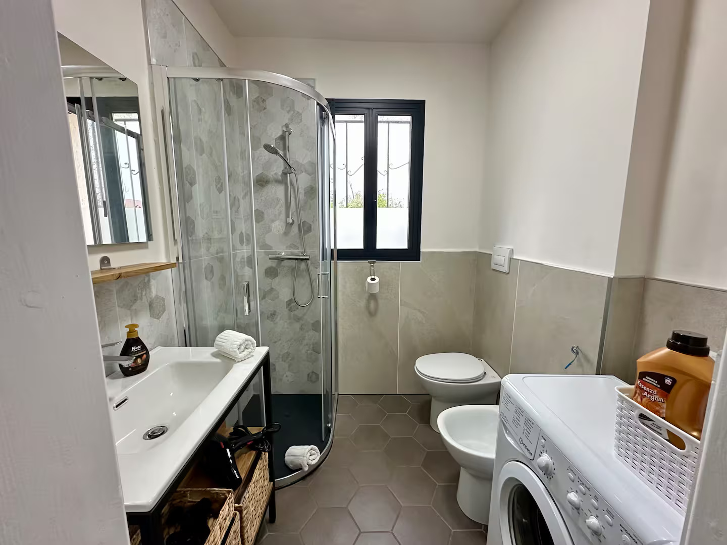 Bagno completo con doccia del B&B Da Deki