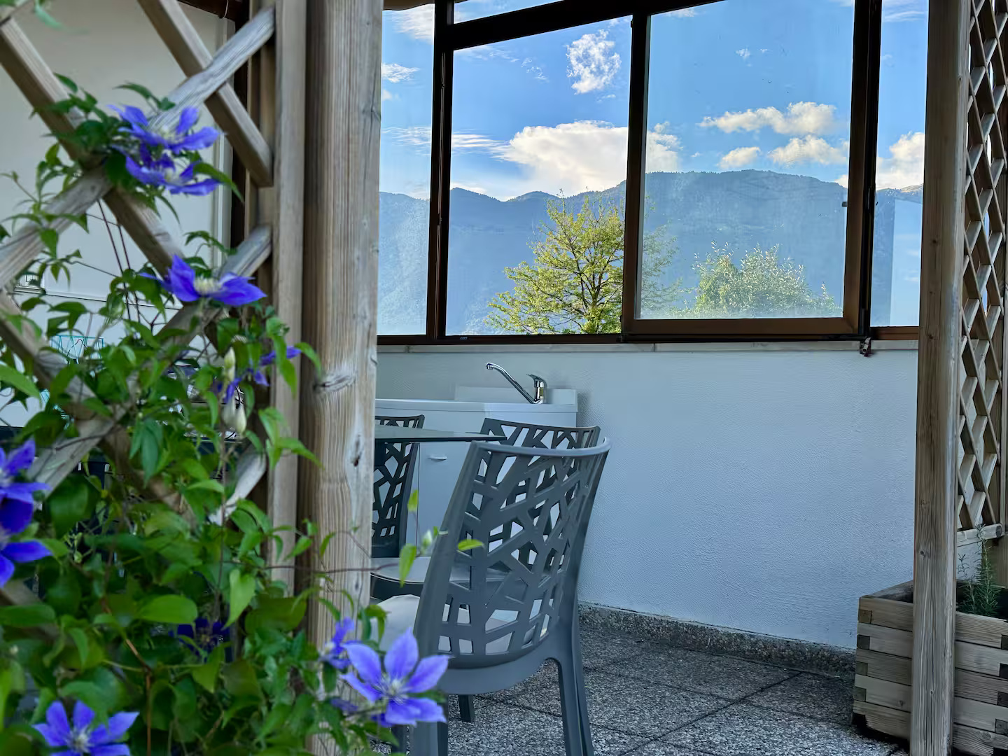 Vista panoramica sul Monte Grappa dal B&B Da Deki a San Zenone degli Ezzelini